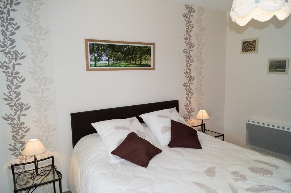 Le Mas De Servant Roulottes Et Chambres D'Hotes Auberives-en-Royans Bagian luar foto