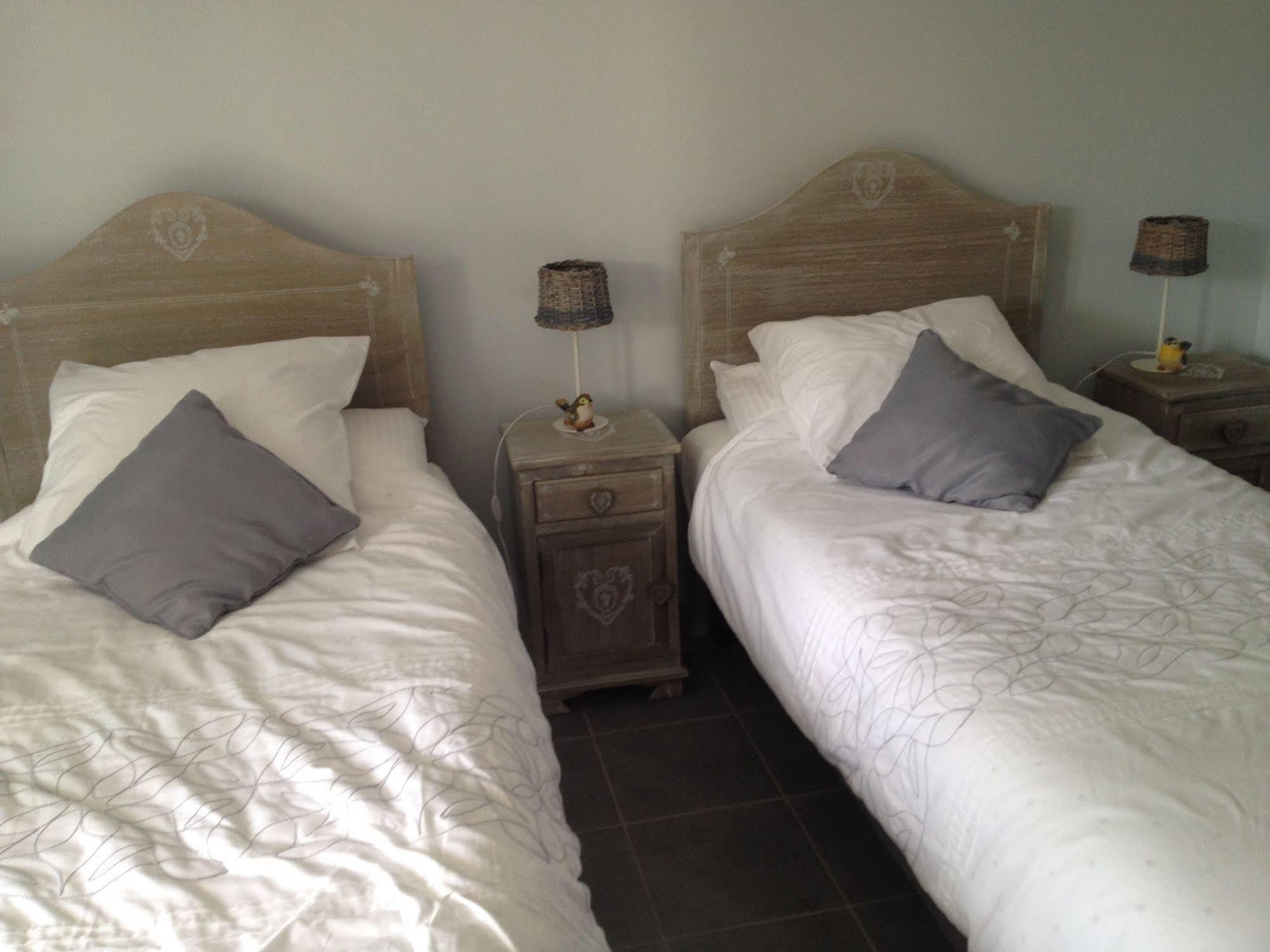 Le Mas De Servant Roulottes Et Chambres D'Hotes Auberives-en-Royans Bagian luar foto